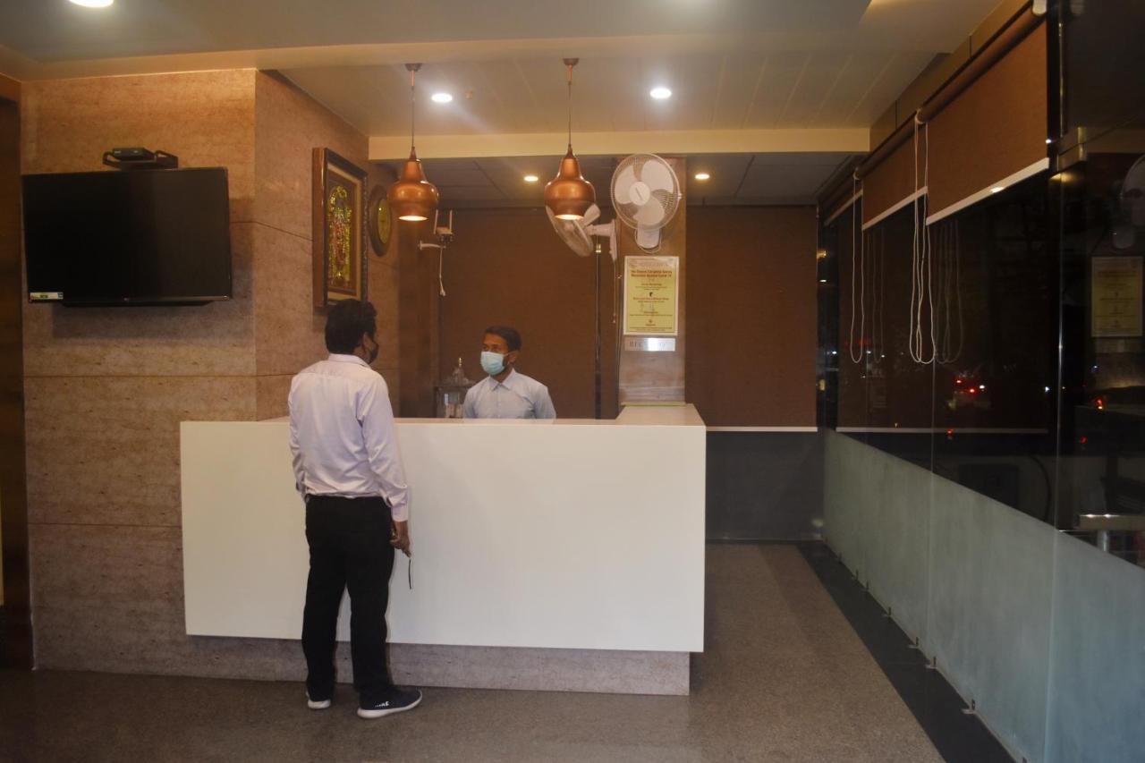 Hotel Centrum Kota  Bagian luar foto
