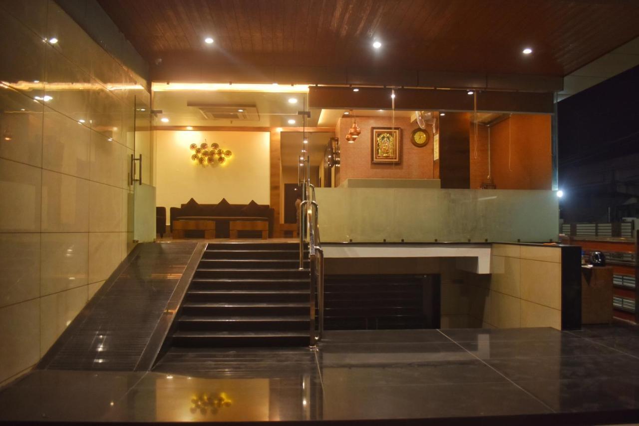 Hotel Centrum Kota  Bagian luar foto