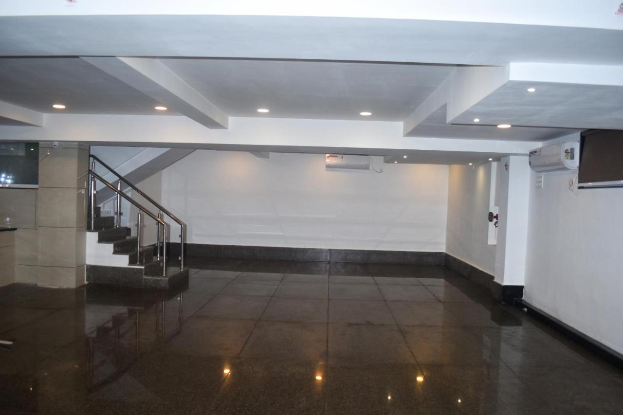 Hotel Centrum Kota  Bagian luar foto