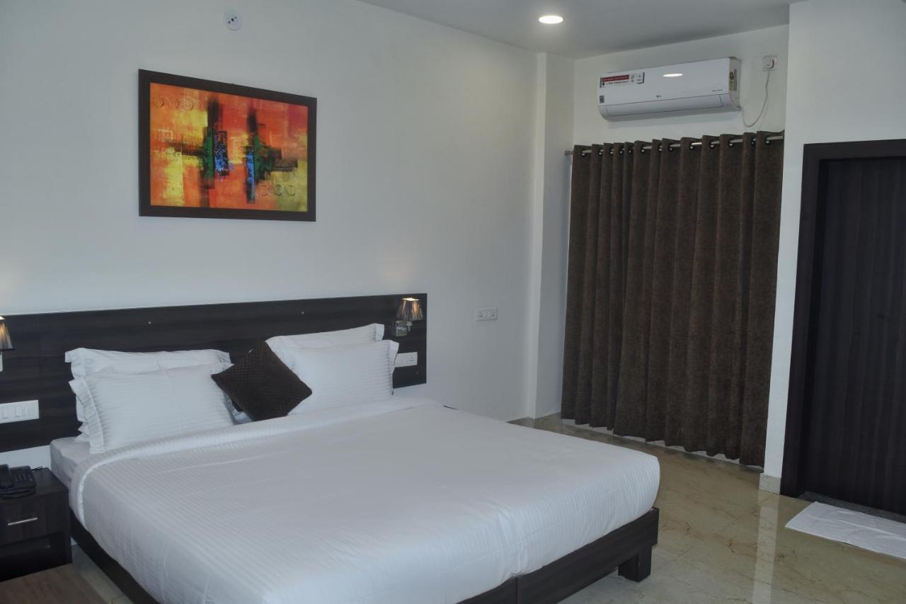 Hotel Centrum Kota  Bagian luar foto