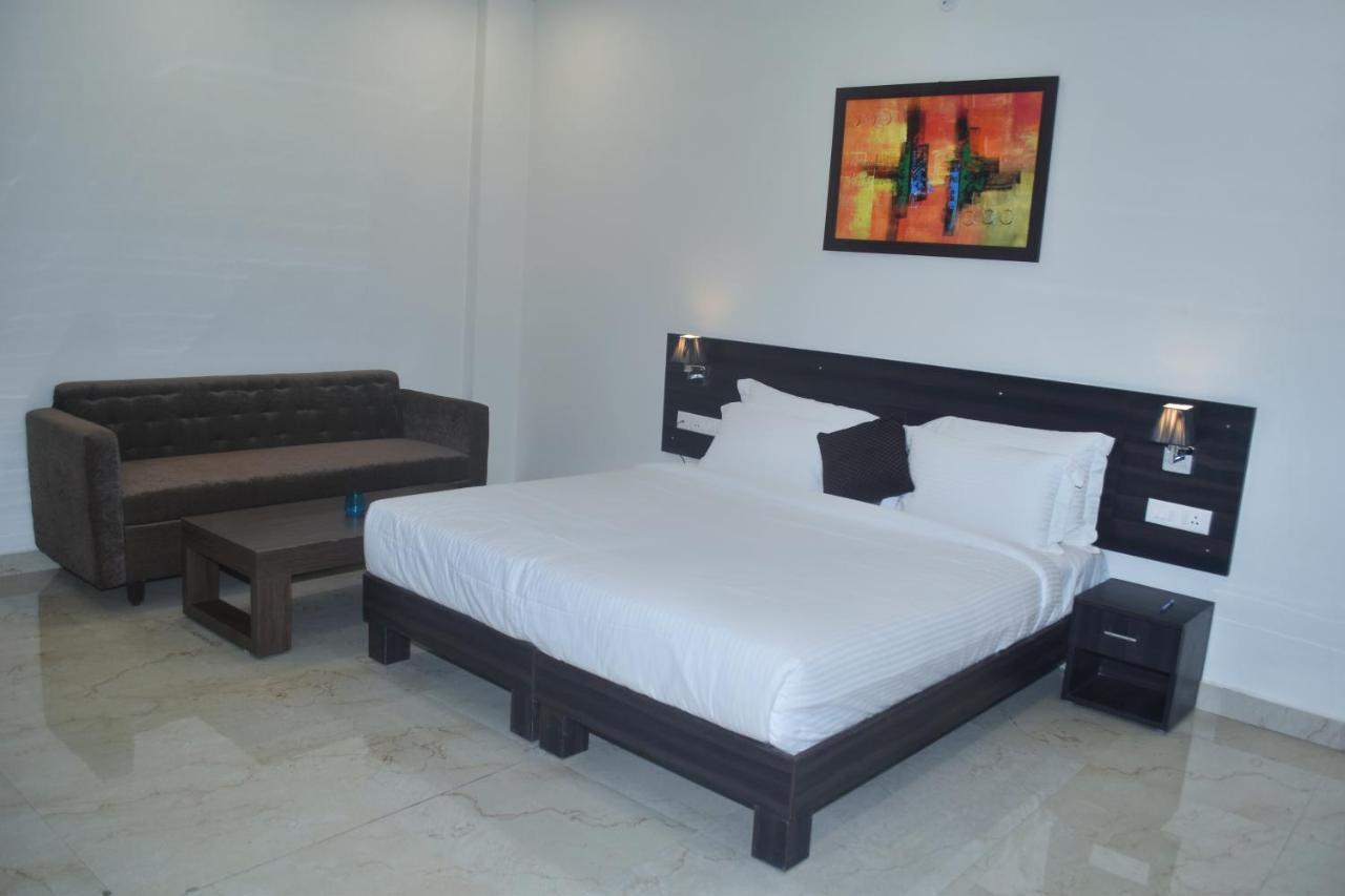 Hotel Centrum Kota  Bagian luar foto