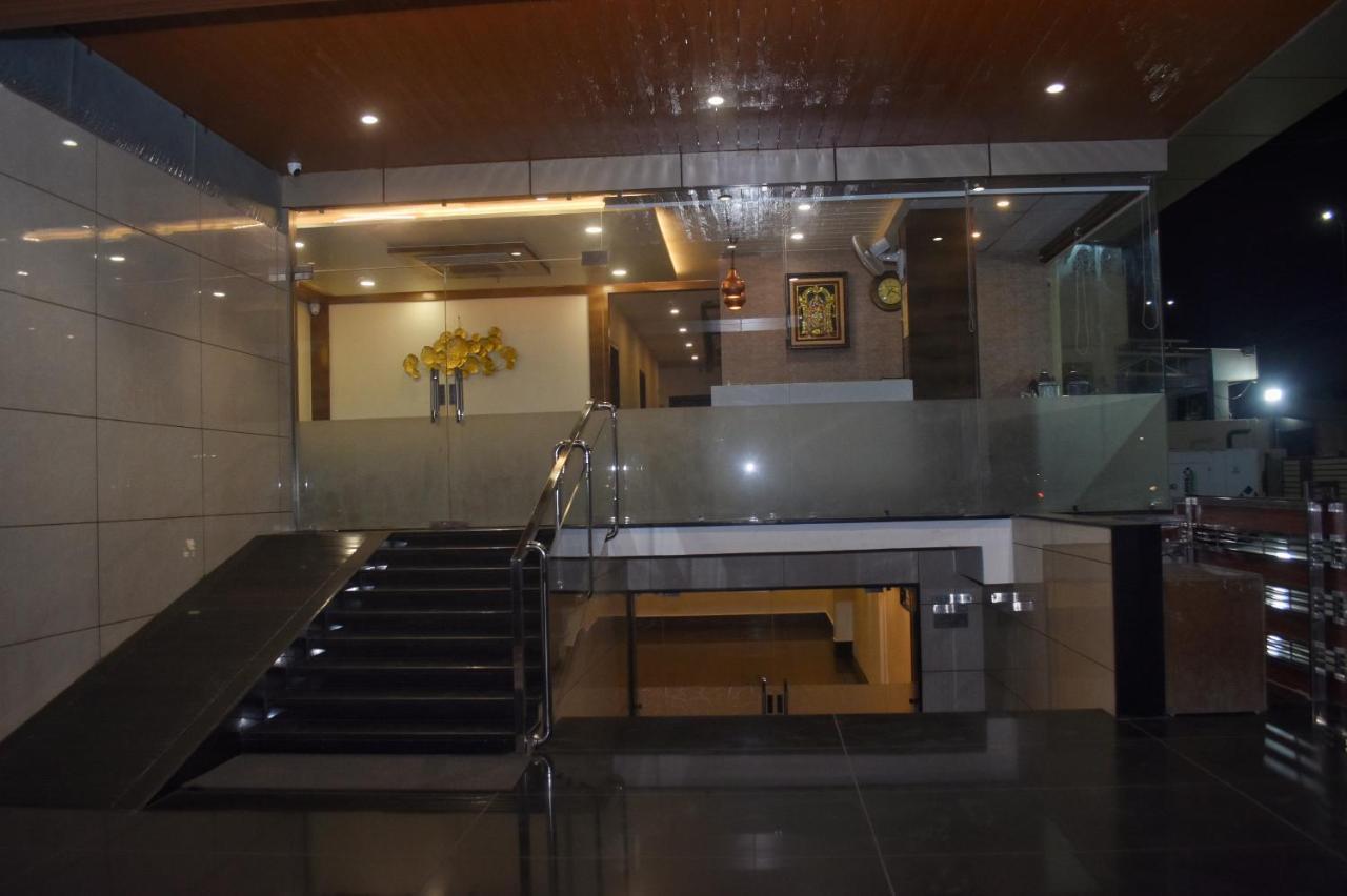 Hotel Centrum Kota  Bagian luar foto
