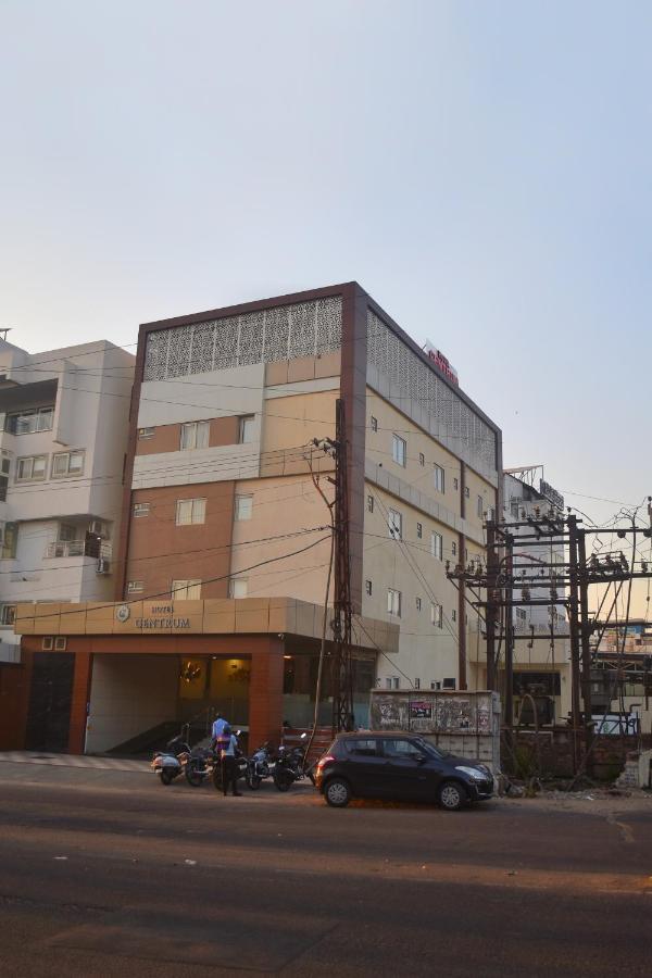 Hotel Centrum Kota  Bagian luar foto